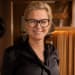 En profilbild av fastighetsmäklare Jenny Kristiansson Åkesson