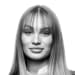 En profilbild av fastighetsmäklare Hedda Österman