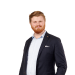 En profilbild av fastighetsmäklare Kenny Hansson