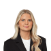 En profilbild av fastighetsmäklare Elin Larsson