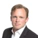En profilbild av fastighetsmäklare Christopher Broman