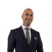 En profilbild av fastighetsmäklare Filip Bahno