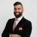En profilbild av fastighetsmäklare Ender Karaman