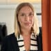 En profilbild av fastighetsmäklare Linn Andersson