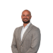 En profilbild av fastighetsmäklare Haris Bijelonja