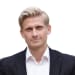 En profilbild av fastighetsmäklare Elias Boström