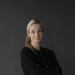 En profilbild av fastighetsmäklare Emilia Grund