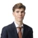 En profilbild av fastighetsmäklare David Hjärpe