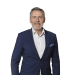 En profilbild av fastighetsmäklare Niclas Claeson