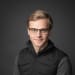 En profilbild av fastighetsmäklare Hugo Evebring
