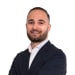 En profilbild av fastighetsmäklare Pierre Yousif