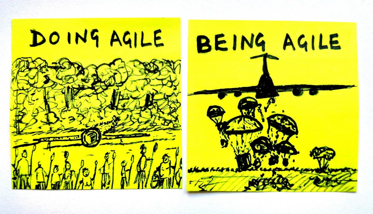 Deux post-its, comparant l'Agile façon Cargo Cult et les vraies livraisons successives