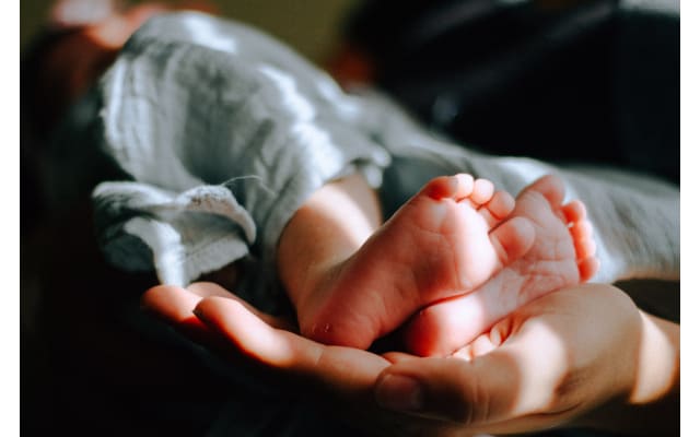 Hiring a Night Nurse: Key Considerations for New Parents in 2024
