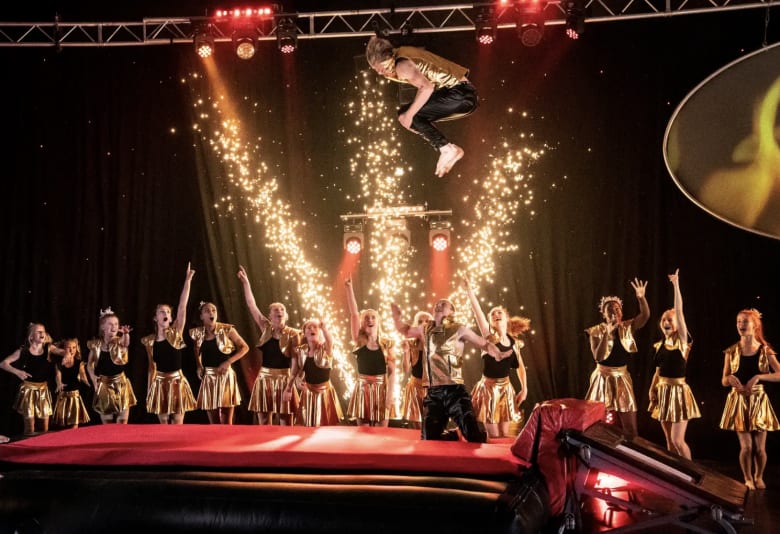 Flying Superkids show. Foto: Presse