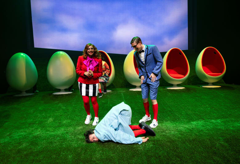 Hannibal og hans forældre på Æggebakken. HANNIBAL & JERRY på Folketeatret. Foto: Büro Jantzen