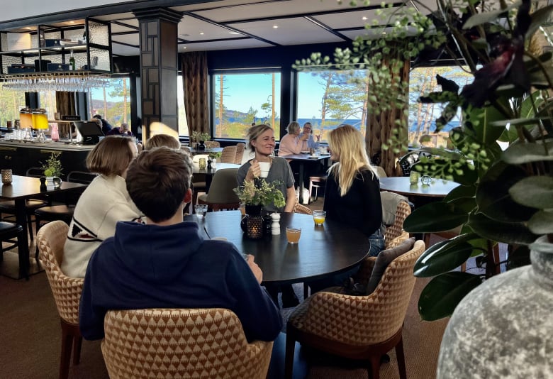 Morgenmad på hotellet. Foto: Caroline Meldgaard