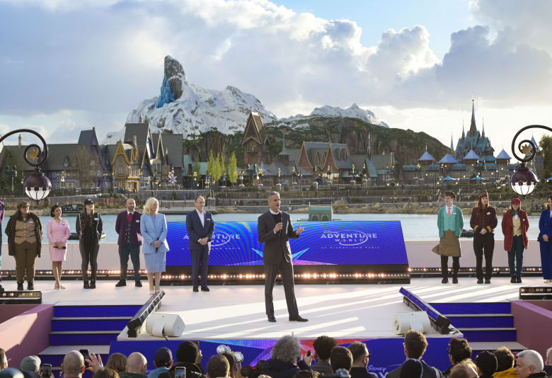 Foto: Disneyland Paris DisneyAdventureWorld Inauguration Josh D'Amaro Natacha Rafalski Thomas Mazloum