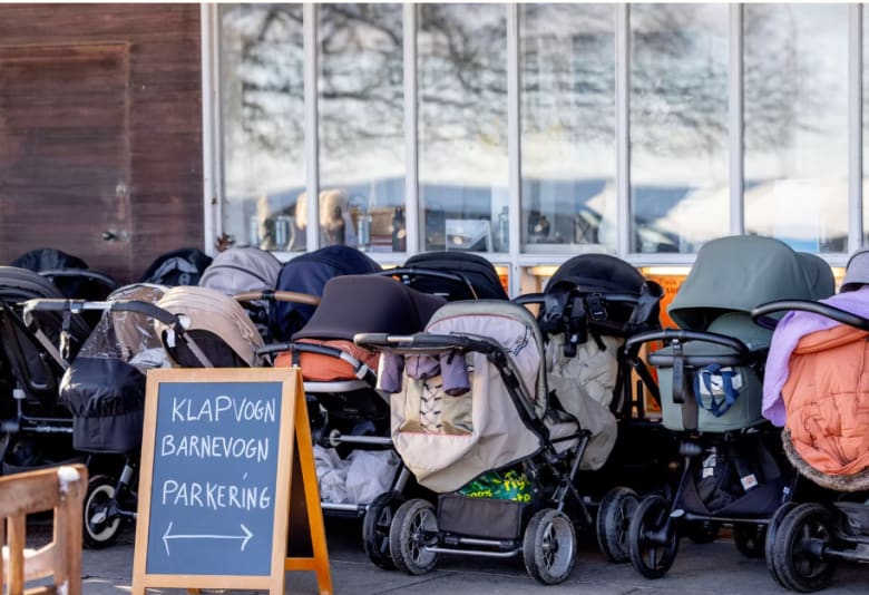 I kan parkere klapvognene under et halvtag. Fotograf:  Bellevue Teatret