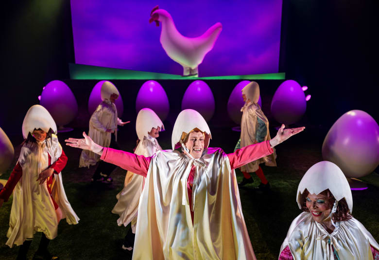 Morbror Harry som Æggeman. HANNIBAL & JERRY på Folketeatret. Foto: Büro Jantzen