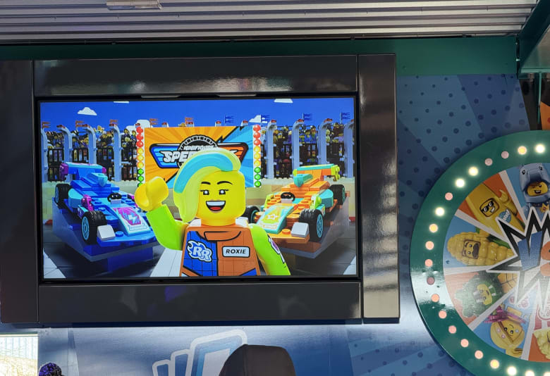 Skærm på vej ind til forlystelsen