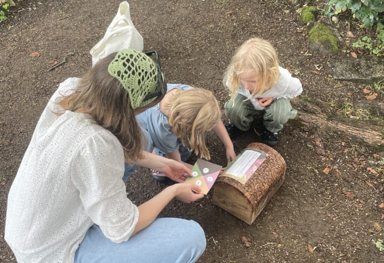 Sommeraktivitet for børn om planternes rige på Esrum Kloster. Foto: Stephanie Mielnicki