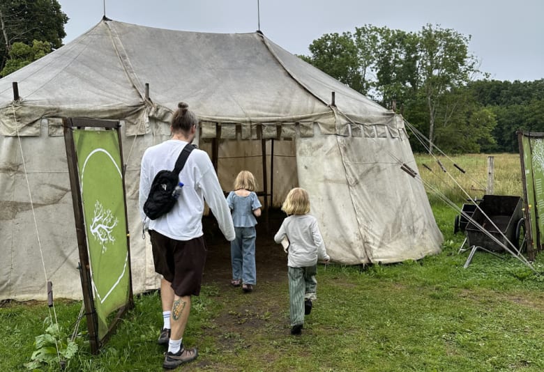 Sommeraktivitet for børn om planternes rige på Esrum Kloster. Fotos: Stephanie Mielnicki