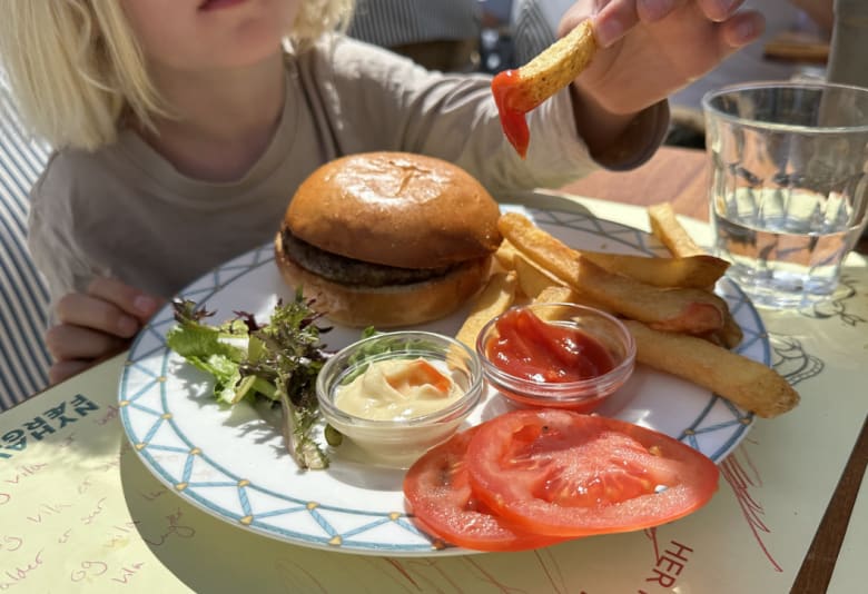 Byg selv børneburger på Nyhavns Færgekro. Foto: Stephanie Mielnicki