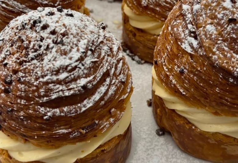 Fastelavnsbolle med brændt honning og yuzu marmelade. Fotograf: Hart