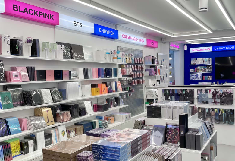 K-Pop merchandise hos butikken Copenhagen K-pop. Fotograf: @copenhagenkpop