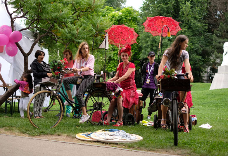 Sound of Sewing. Foto: Danmarks Internationale Gadeteater Festivaler