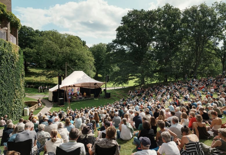 Universitetsparken bugner af aktiviteter og shows. Foto: PARK