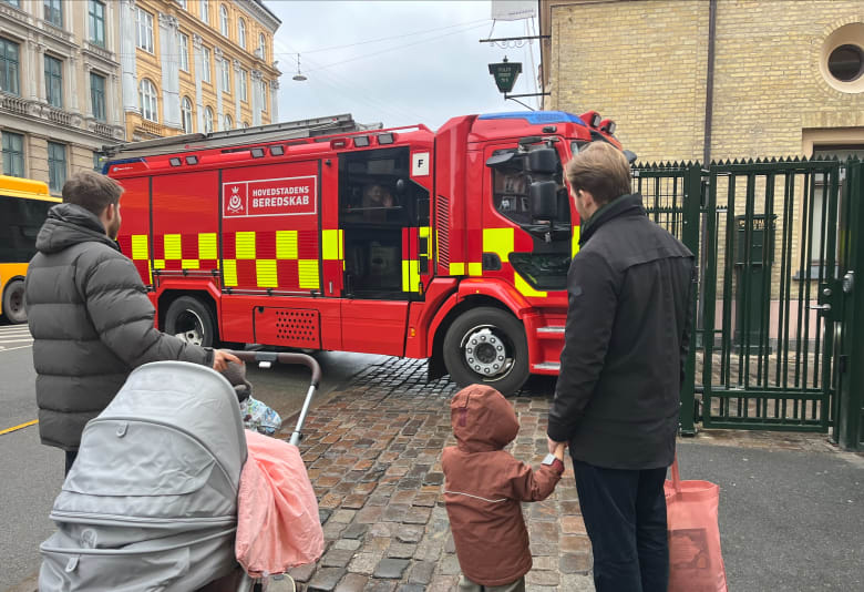 Brandbil foran museet