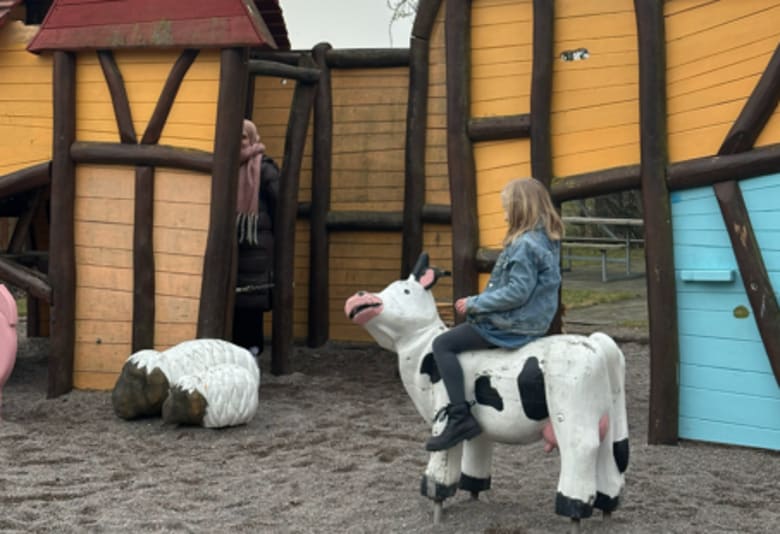 Udforsk den fine legeplads. Fotograf: Stephanie Mielnicki