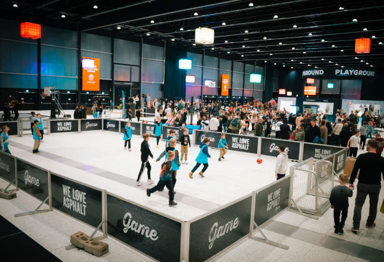 Børn der spiller fodbold. Foto: Copenhagen Gaming Week