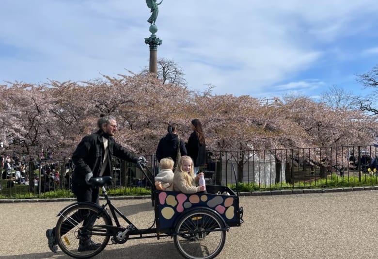 Familie på vej til Sakura Festival. Foto: Stephanie Mielnicki