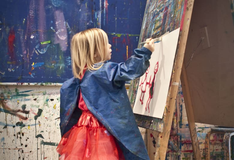 Barn der maler i Børnenes Værksted. Foto: SMK