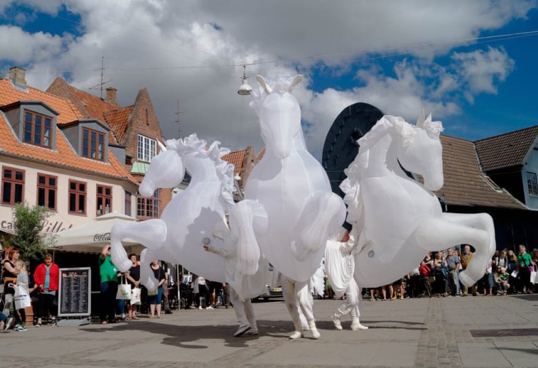 Oplev de drømmeagtige, dansende heste. Foto: @DIG-Festivaler