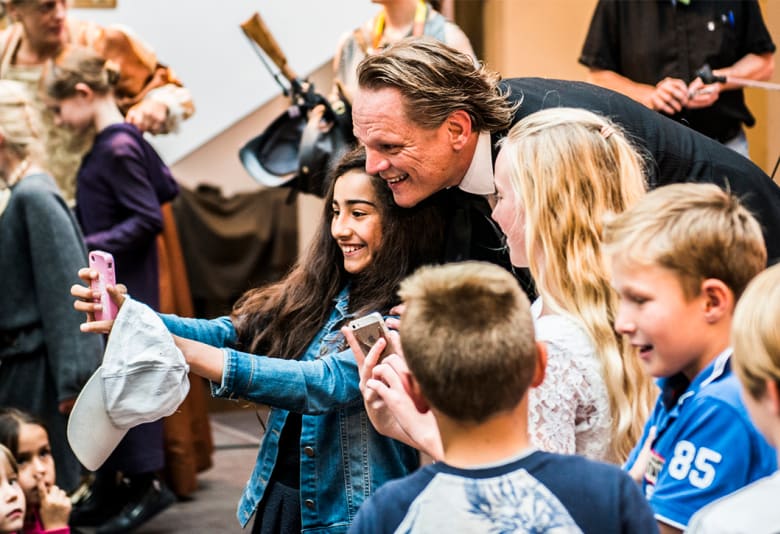 Sigurd møder sine unge fans og deler glæden ved at fortælle historier