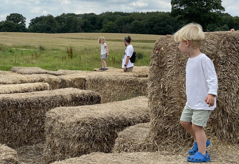 Leg i halmballerne. Fotograf: Stephanie Mielnicki