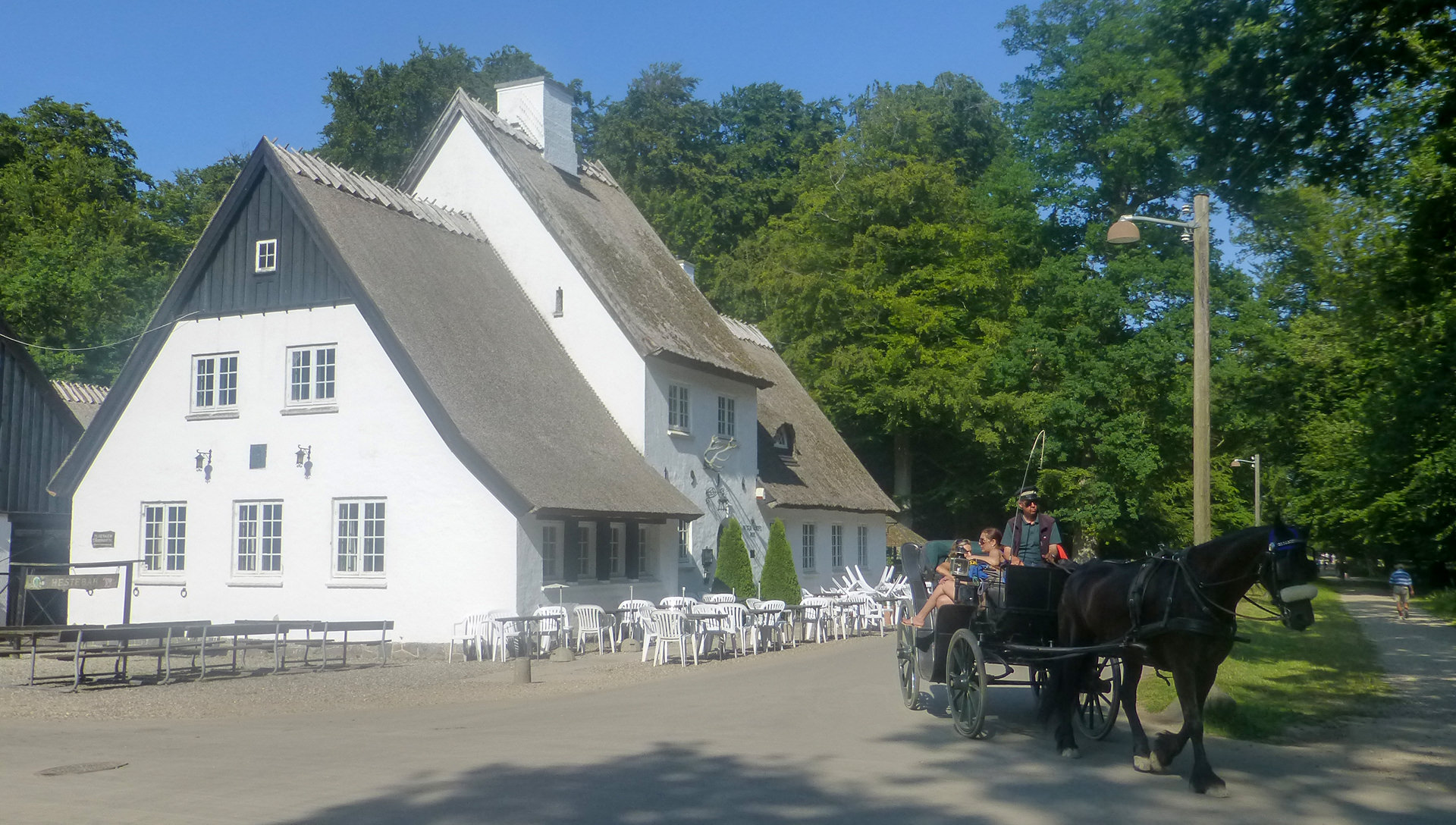 Peter Liep s Hus Historisk Frokost Midt I Dyrehaven peter-liep-s-hus-historisk-frokost-midt-i-dyrehaven