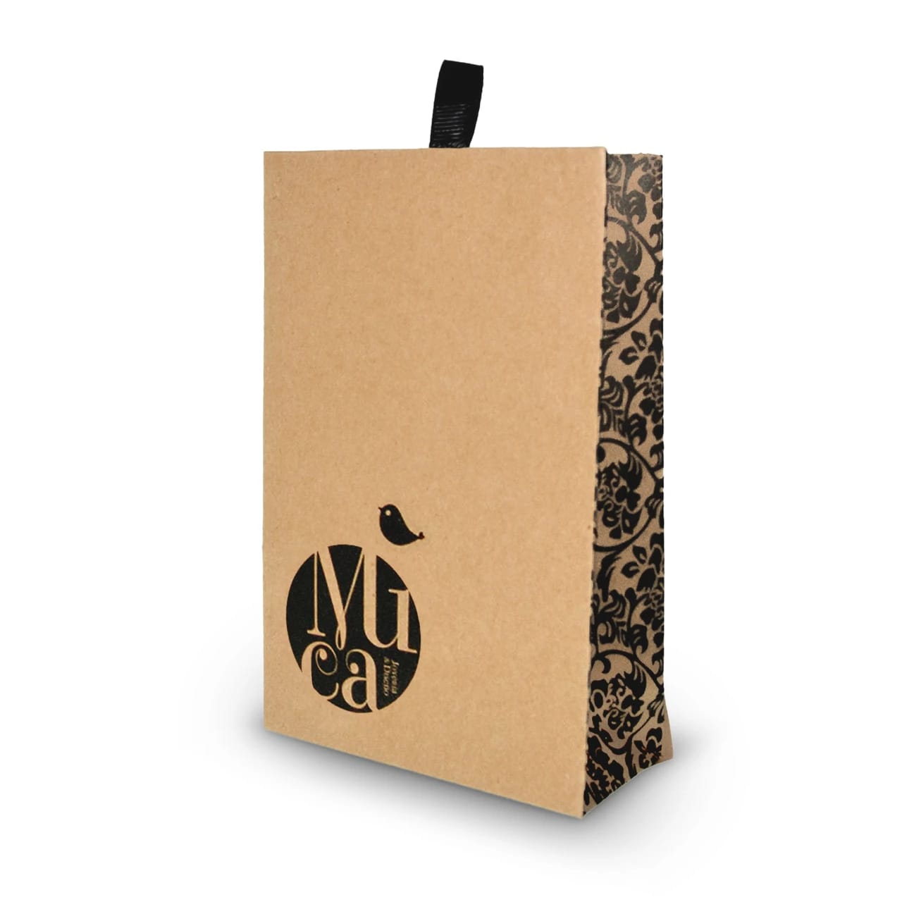 Bolsa Kraft decorada con logotipo y diseño impresos en color negro.