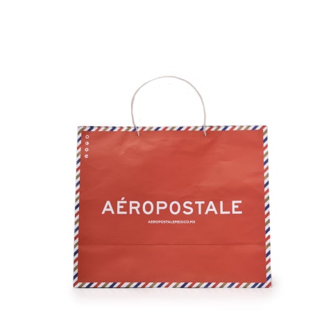 Bolsa color rojo de papel tipo Bond impresa con la marca Aéropostale.