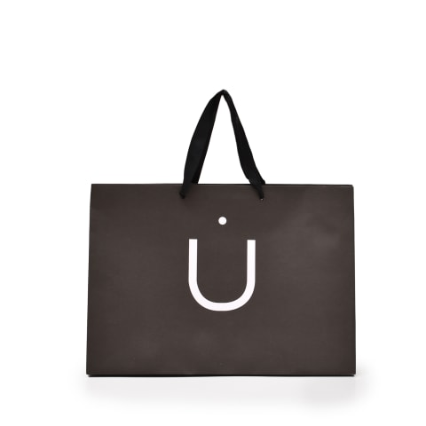 Bolsa de papel tipo Bristol negra impresa con logotipo: La U.