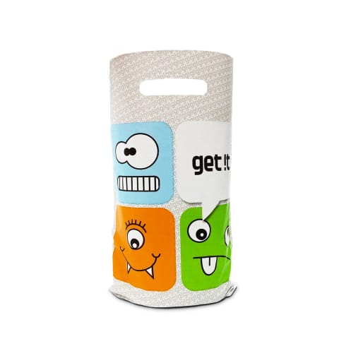 Bolsa de plástico con asa troquelada impresa a color.