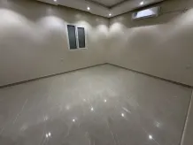 شقة للايجار في غرب عبدالله المبارك