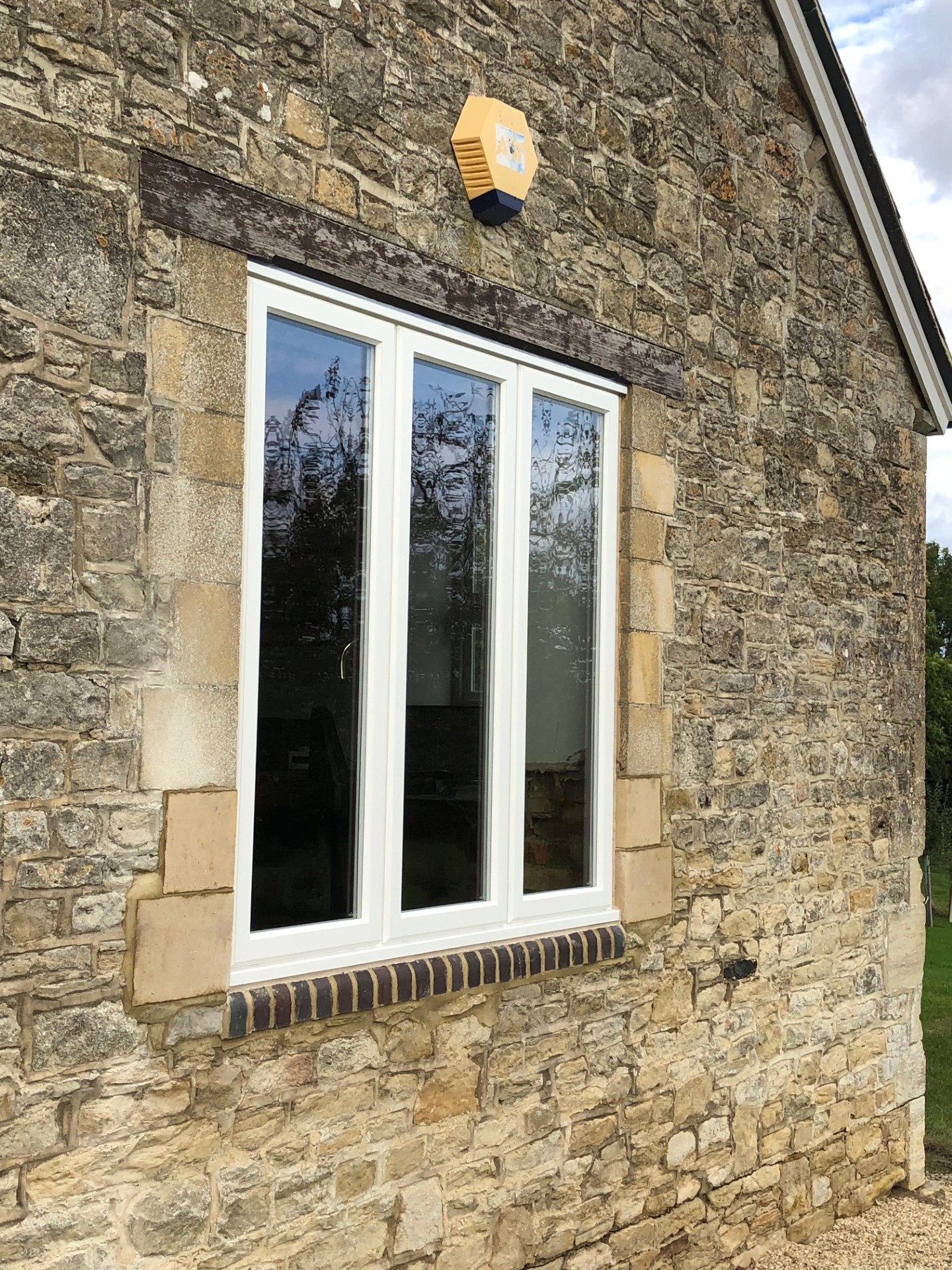https://res.cloudinary.com/boxcleversashwindows/image/upload/v1743596487/website/images/latest-work/2025-04-detached-farmhouse-oxfordshire/After_33.jpg