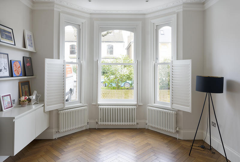 https://res.cloudinary.com/boxcleversashwindows/image/upload/v1747397112/website/images/latest-work/2025-05-masterframe-arched-sash-windows-west-london/After3.jpg