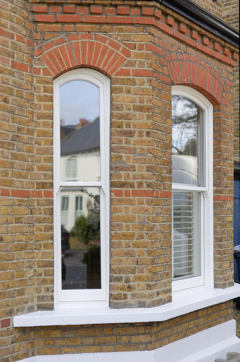 https://res.cloudinary.com/boxcleversashwindows/image/upload/v1747397115/website/images/latest-work/2025-05-masterframe-arched-sash-windows-west-london/After4.jpg