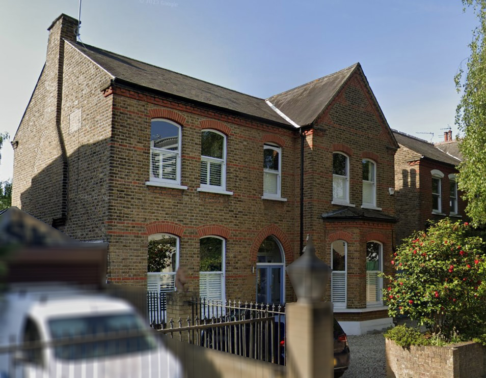 https://res.cloudinary.com/boxcleversashwindows/image/upload/v1747397115/website/images/latest-work/2025-05-masterframe-arched-sash-windows-west-london/Before_Street_View.jpg