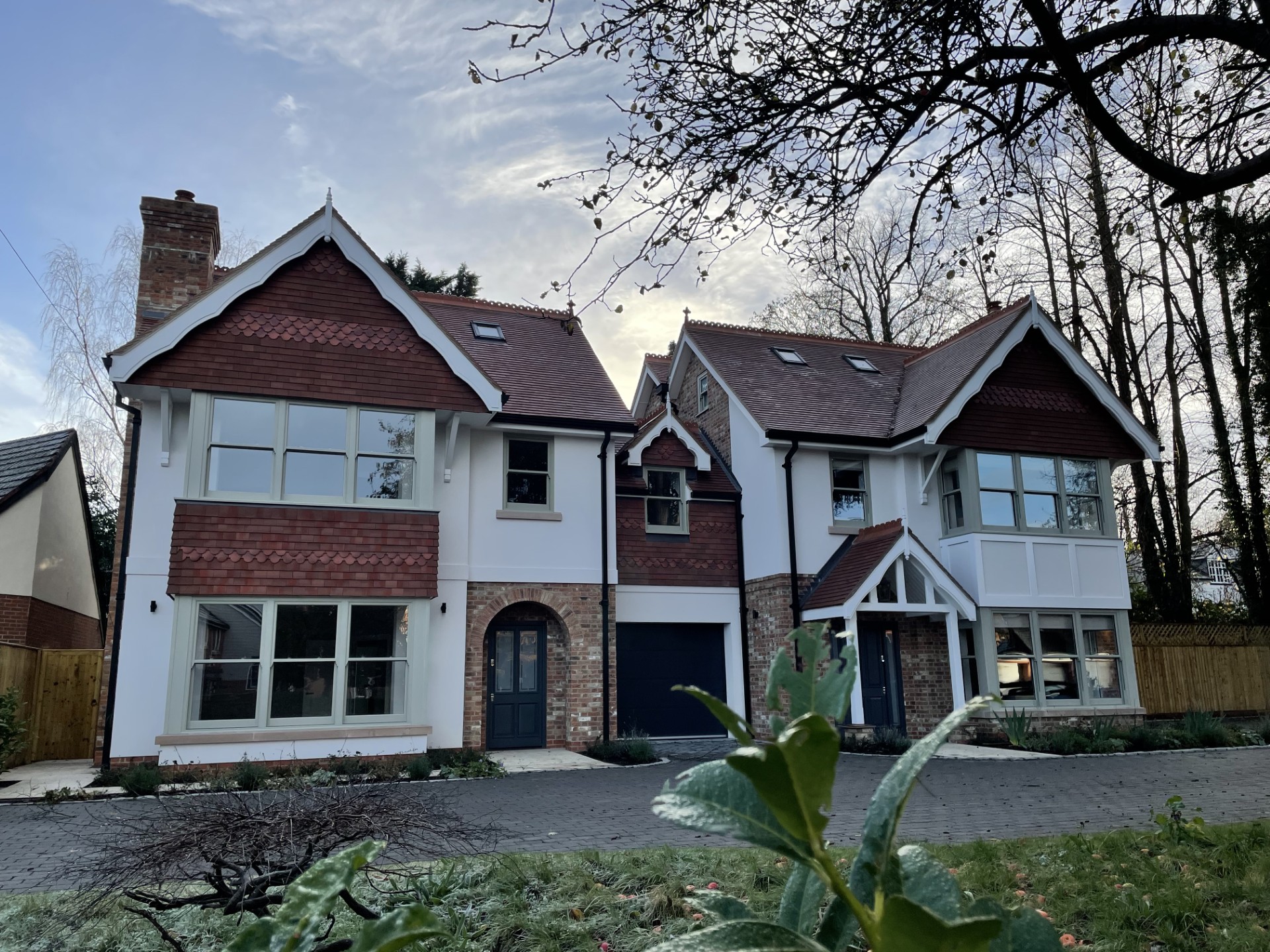 https://res.cloudinary.com/boxcleversashwindows/image/upload/v1765375243/website/images/latest-work/2025-12-New-development-townhouses-sunningdale-berkshire/5.jpg